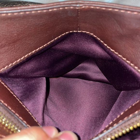 B Makowsky Cooper Shoulder Bag - Picture 6 of 9